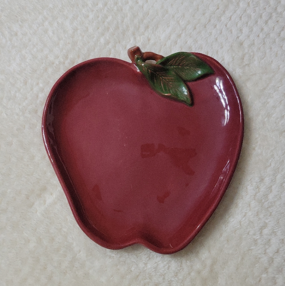 VTG Block Molde Portugal Barbara Eigen Apple Plate 12".